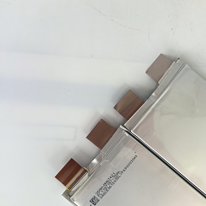 衛(wèi)藍(lán)3.65V 35Ah高能量密度半固態(tài)電芯細(xì)節(jié)